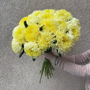 Букет из желтых хризантем
