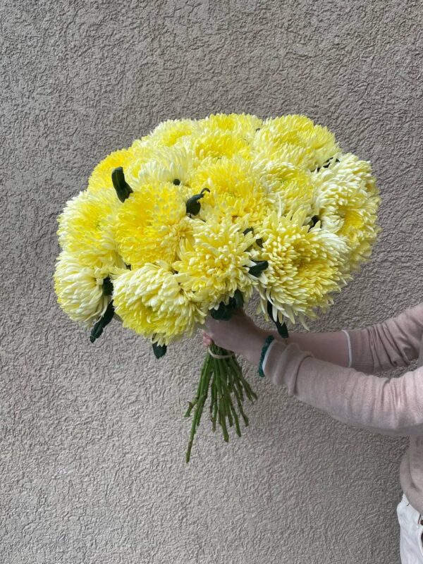Букет из желтых хризантем
