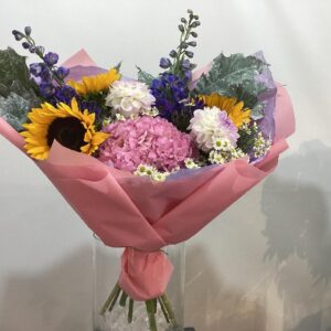 Сборный букет из подсолнухов и танацетума