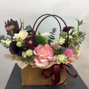 Сборная композиция из калл и французских роз